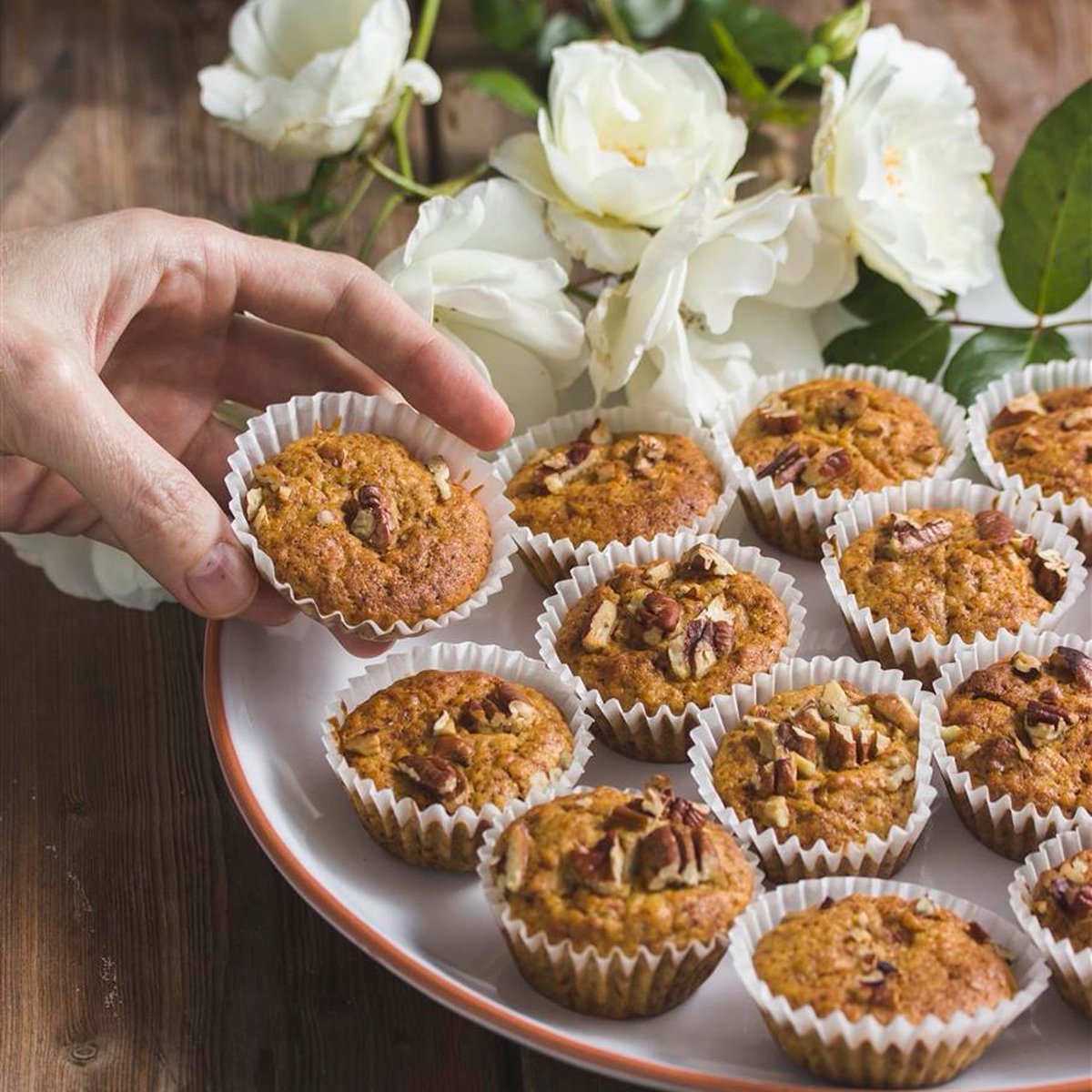 inapaarman's tweet image. 𝗧𝗲𝘅𝘁𝘂𝗿𝗮𝗹 𝘁𝗿𝗲𝗮𝘁𝘀
 
Our Carrot Cake Mix is the perfect base for making these delightfully textured Carrot &amp;amp; Nut Cupcakes. 
 
paarman.co.za/blogs/all-reci…
 
#WeekendBaking #CarrotCake #CarrotCakeCupcakes #InaPaarmansKitchen #ItStartsAtHome