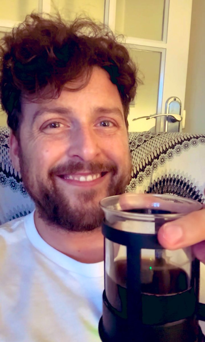 2015 vs Today: 🎭 🎙️ ☕️ 

Still living the dream, still keeping the faith, still drinking coffee! 😉

Some say I haven’t aged but I certainly feel it! 😅

Love life and do what makes you happy because you only get one shot 💙

H