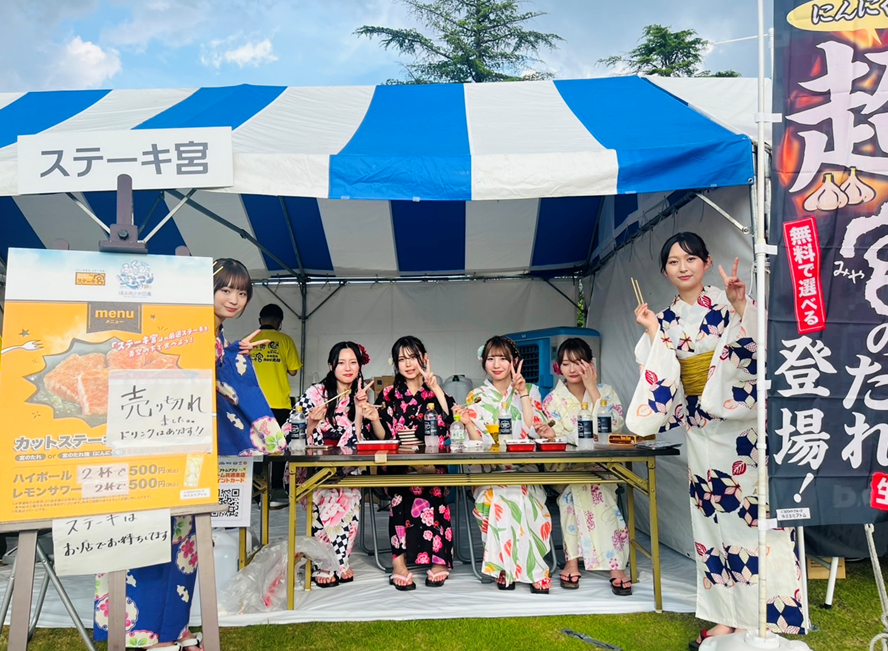 なんと✨ファンの方からお肉を買っていただきプレゼントしていただいたも～！！ありがとうございます！
＃福島美少女図鑑 の皆さん
ワイワイ♪食べてます♡♡♡♡♡♡
美味しいも～ね～✨
皆さんお疲れ様でしたも～！
＃ステーキ宮×＃ふくびの夏まつり2025