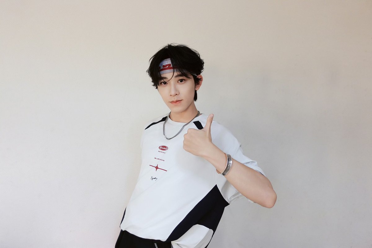 xijie0215's tweet image. 250816 weibo
🔗weibo.com/7981593345/520…

#李曦杰 #Lixijie 
#CIIU #CLOSERTOYOU 
#奔赴少年CIIU #JYP