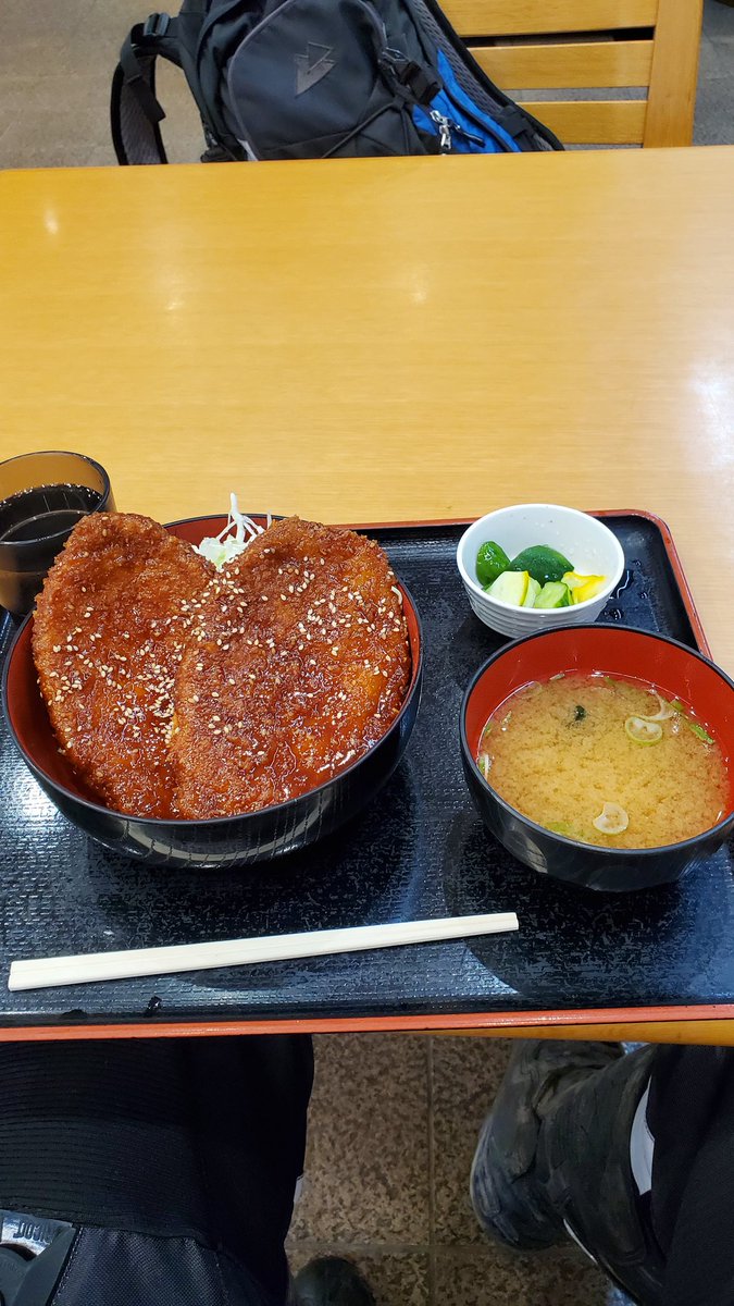 たけピョン tweet media