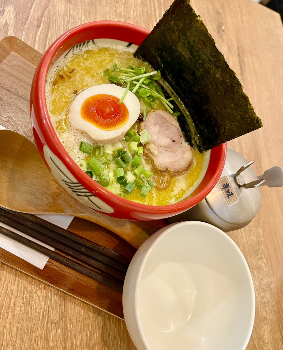 まだまだ夏真っ盛り☀️🌻
麻酔は切れて今のところ出血は僅か痛みは大丈夫🙆緊張で朝から食べてなかったので安心したら食欲が🤗
この夏初のかき氷にワクワク素敵な週末時間😃🍧✨
口に入れたらふわふわ〜👀❣️
ミルクのエスプーマと美味しいフルーツも最高です🍑🍍˚✧₊⁎❝᷀ົཽ≀ˍ̮ ❝᷀ົཽ⁎⁺˳✧༚