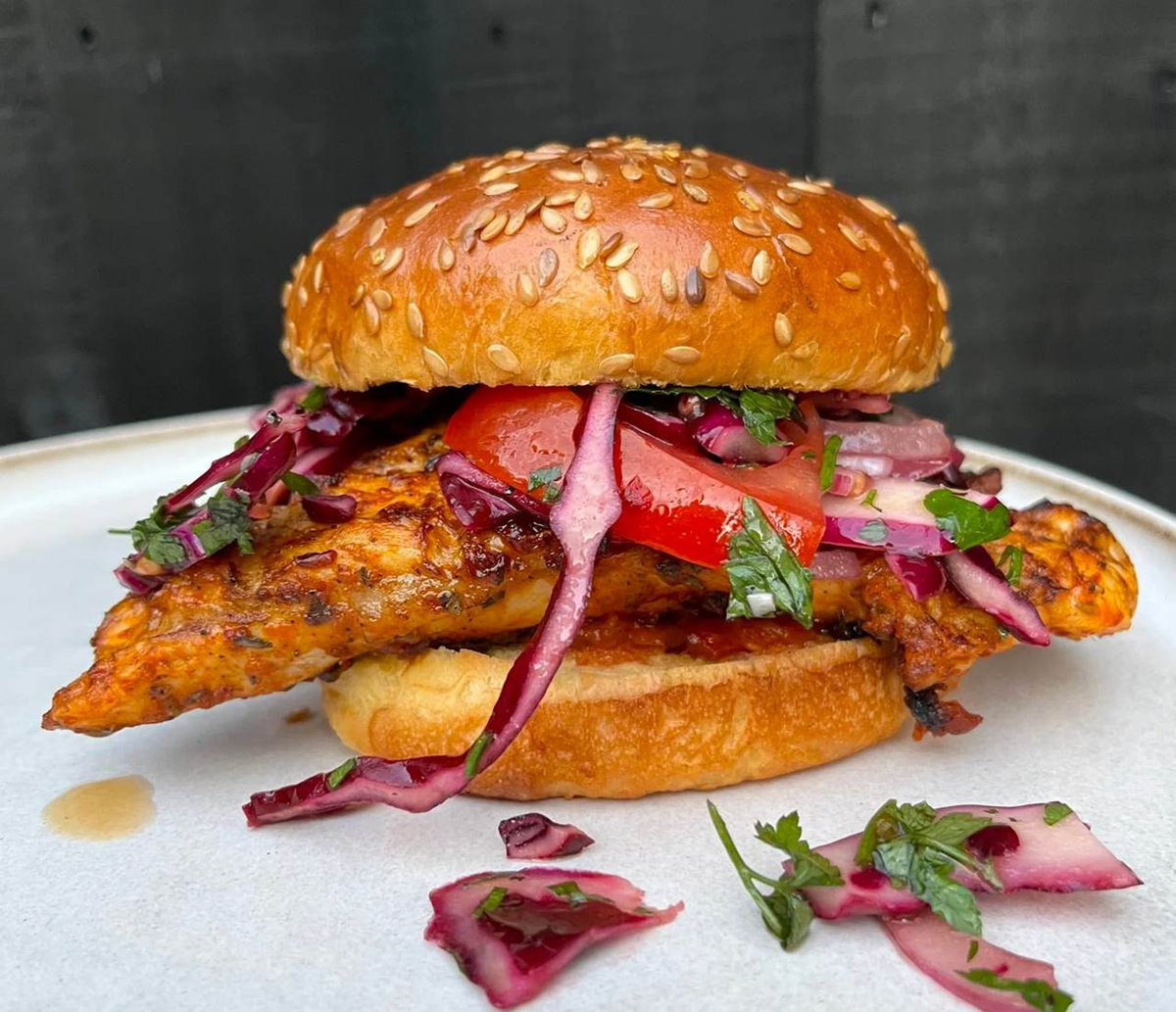 Looking for a burger with a difference? How about smashing a kebab and a burger together with this tasty recipe using marinades by TheKebabClub! 
Full recipe here bbqrecipe.co.uk/en/index.php/2… 
#BBQRecipe #CoolItQuick #TheKebabClub #ChickenShishBurger