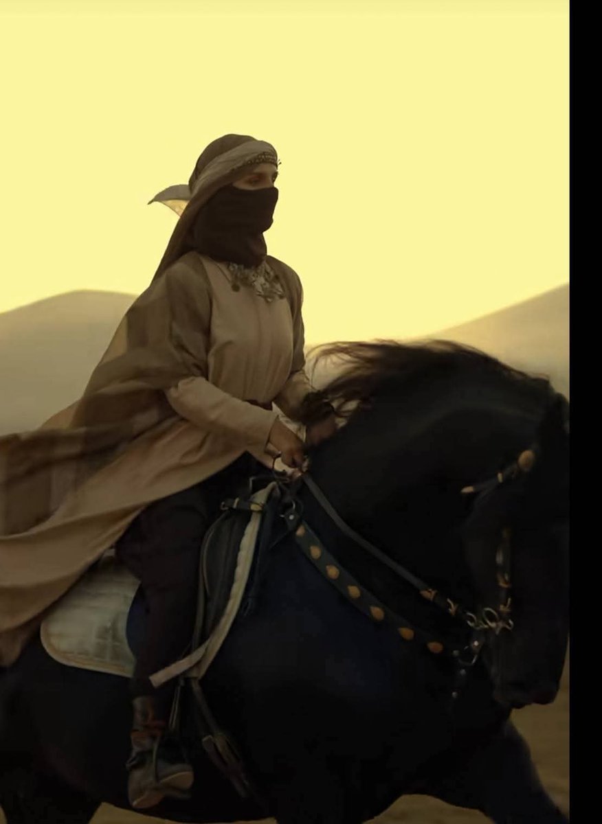 عـزيزةمقام الهوامش ليست لي