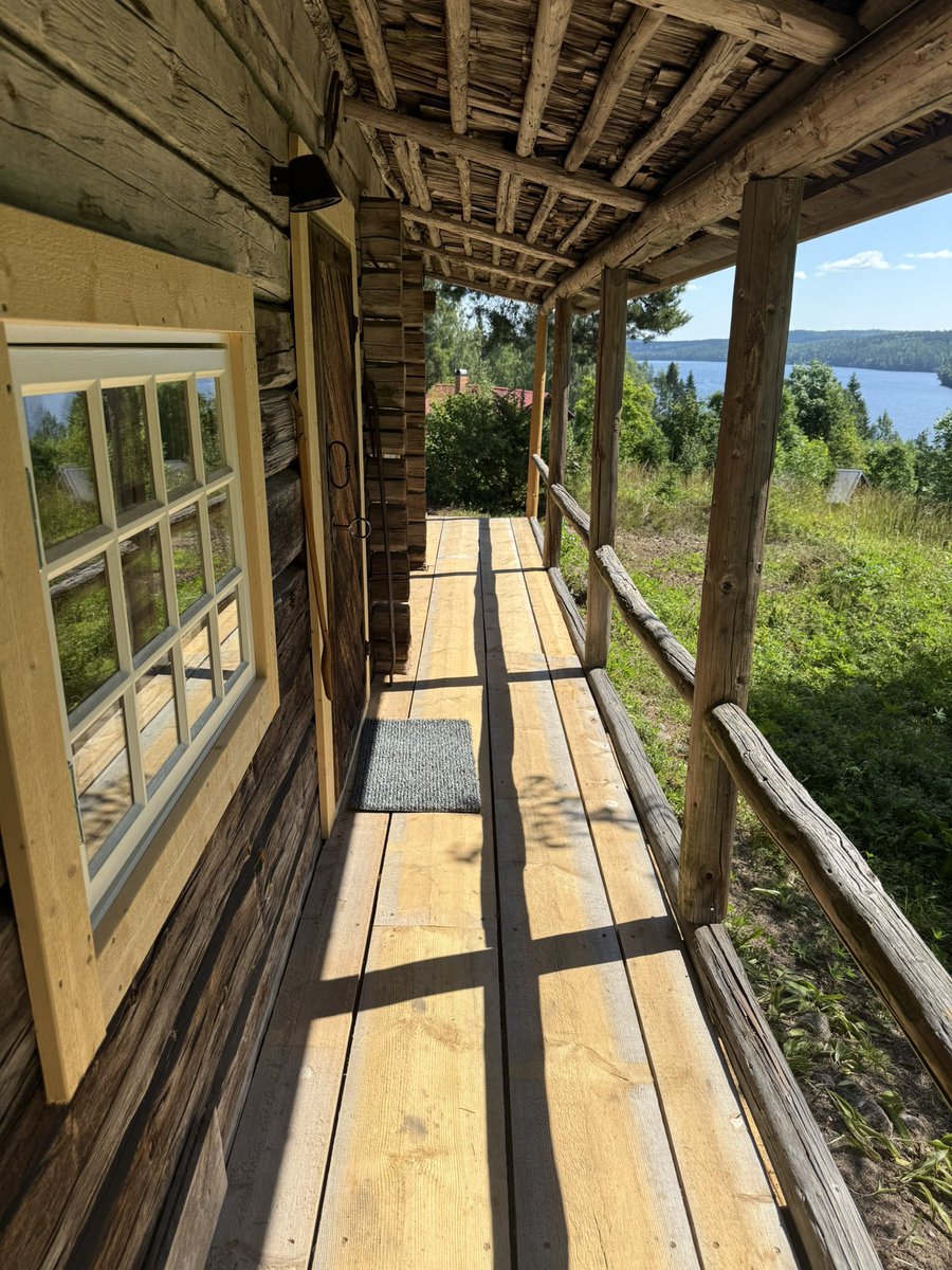 The weekend is upon us.
Don’t worry be happy!