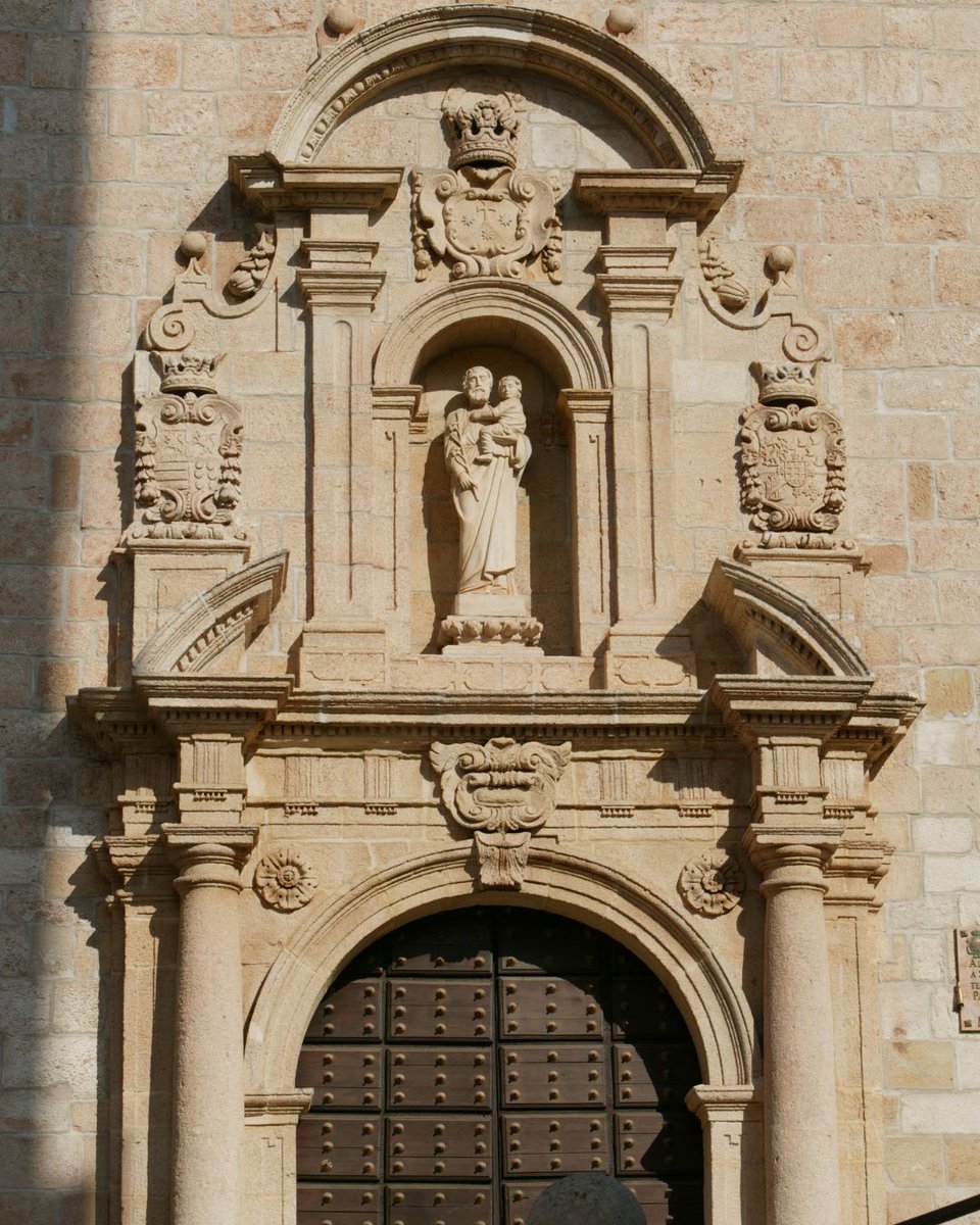 📚¿Conoces la ruta literaria de Santa Teresa de Jesús?

Conocida como la primera mujer “Doctora de la Iglesia”, dejó una profunda huella en Jaén al fundar el Convento de San José del Salvador en Beas de Segura, su primera fundación en Andalucía

🔗rutasliterariasjaen.es/santa-teresa-d…