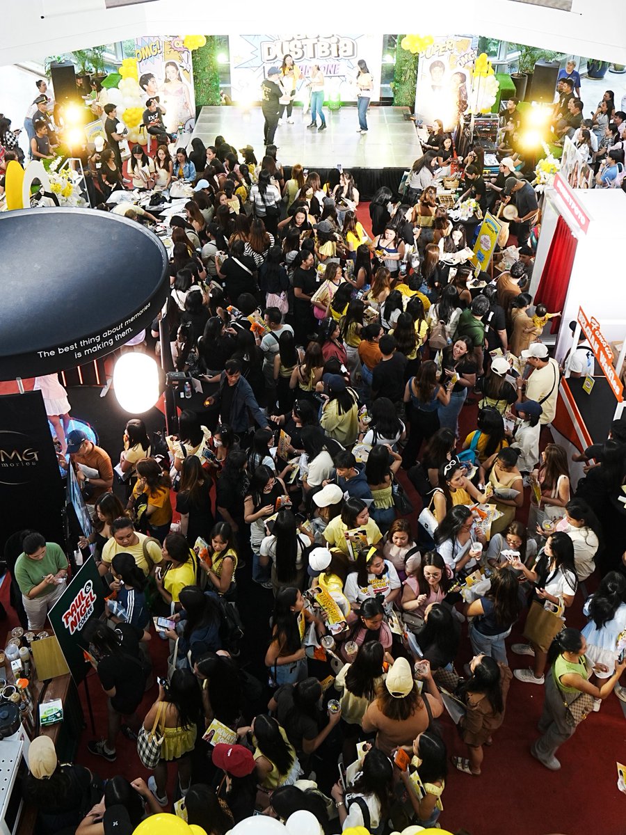 dreyuuuuuh_'s tweet image. our little dustbia family 🫶🏻

everyone knows that dustin and bianca couldn’t make it because of their busy schedules with rehearsals and the concert day, but even so, they still found a way to show up and support our fan zone.

what i’ll always be proud of in this family is how…