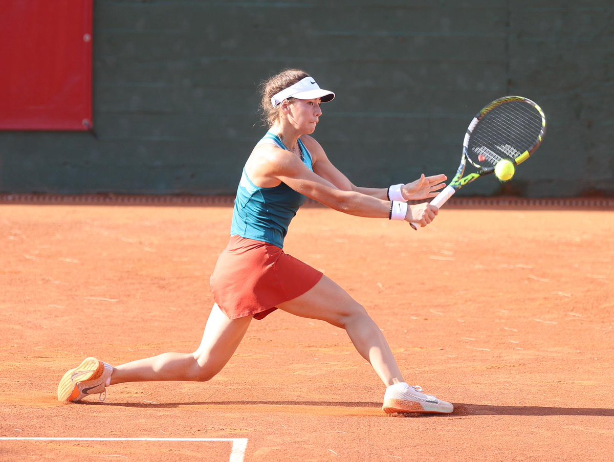 tenischamartin's tweet photo. 📢 ¡En marcha las semifinales del Campeonato de España Iberdrola de Tenis Júnior!
🎾Lorena Solar-Gabriela Paun
🎾 Celia Ansón-Juliana Giaccio
🍀¡Suerte a todas!
#CTCH #Chamar #Chamartín #CTChamartín #ClubTenisChamartín #Tenis #Madrid #España #club #Campeonato #Júnior #RFET https://t.co/18BTRzkGMY