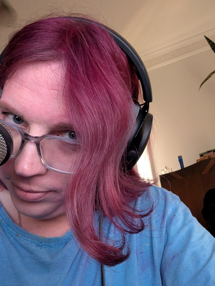 PotatoPie1_'s tweet photo. Shitty photo but redone hair today safe to say it was overdue 🤣 https://t.co/GYhUSDNw52