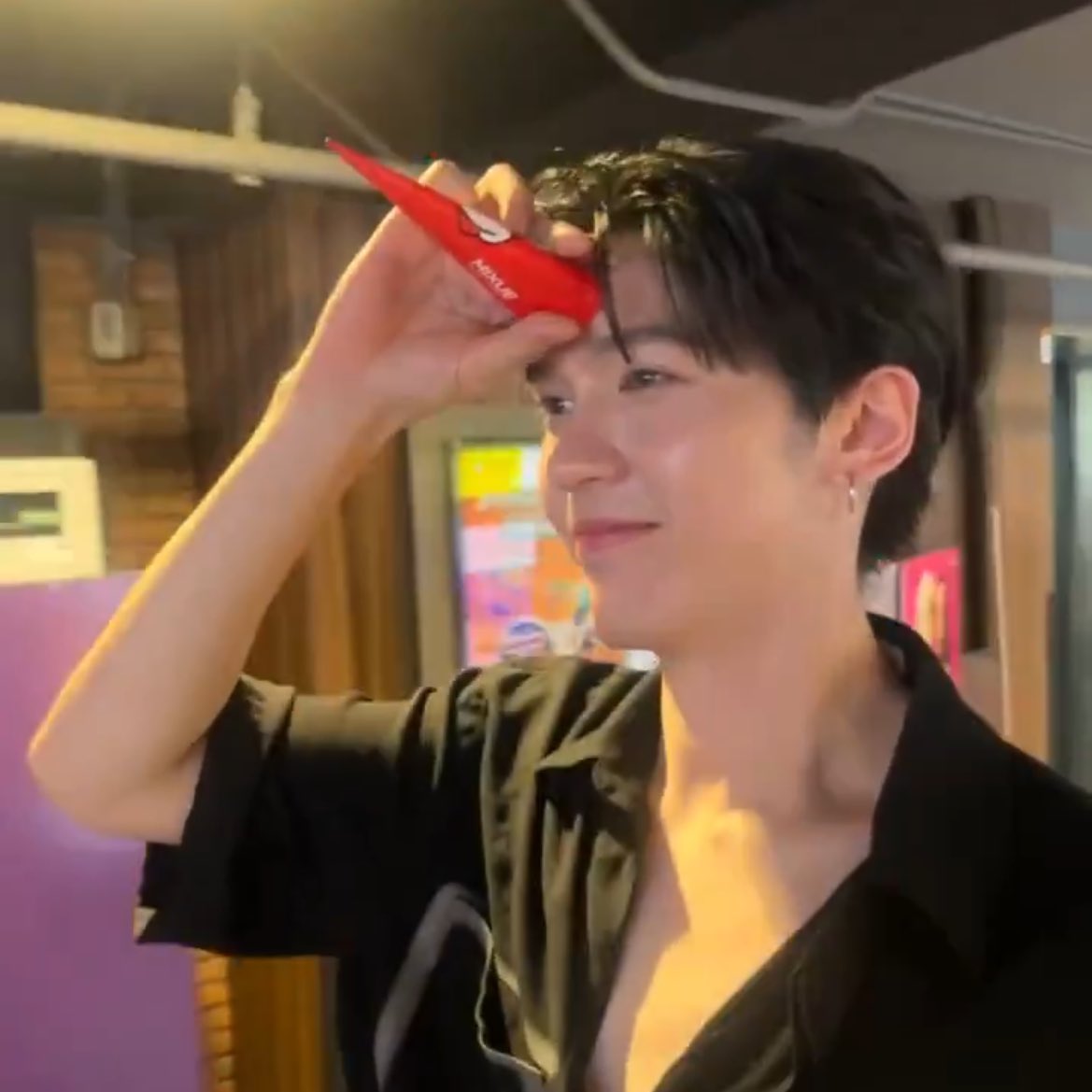 miicmate's tweet photo. some things never change lol he’s still a unicorn 🦄😂

#aou_tnbknr #เหล่าเดซี่ของอู๋ https://t.co/LspPccKjNj
