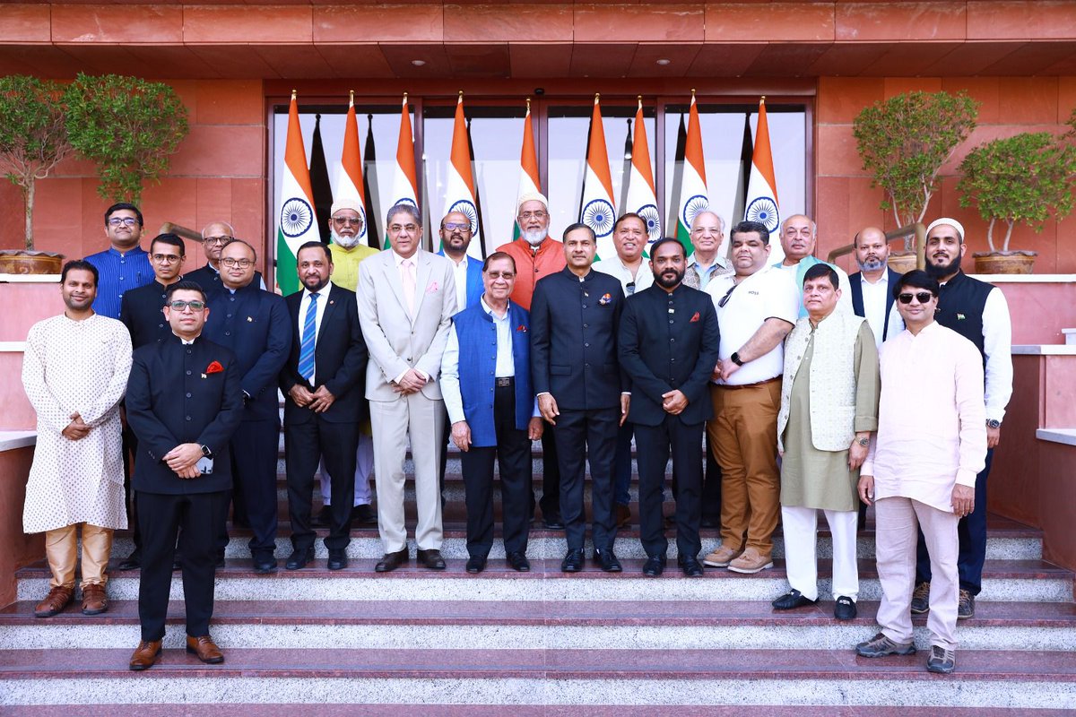 United by a love for their homeland, members of the @Dawoodi_Bohra community in #Kuwait gathered at the <a href="/indembkwt/">India in Kuwait</a> to celebrate #IndependenceDayIndia2025   
The flag hoisting and a vibrant cultural program filled everyone with a sense of pride and patriotism.