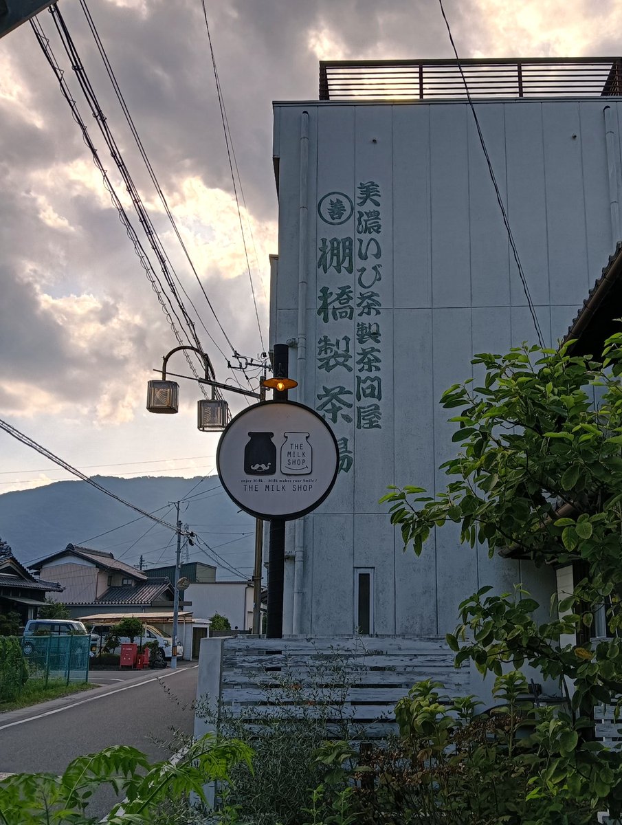 _ogaki_'s tweet photo. THE MILK SHOP
棚橋牧場さん
岐阜県池田町
お邪魔しました🙇
美味しかった〜
ごちそうさまでした🙏
ありがとうございます
#棚橋牧場
#THEMILKSHOP
#MILKSHOP
#ソフトクリーム
#牛乳
#牛乳屋さん
#池田町 https://t.co/gdBpoJzAF1
