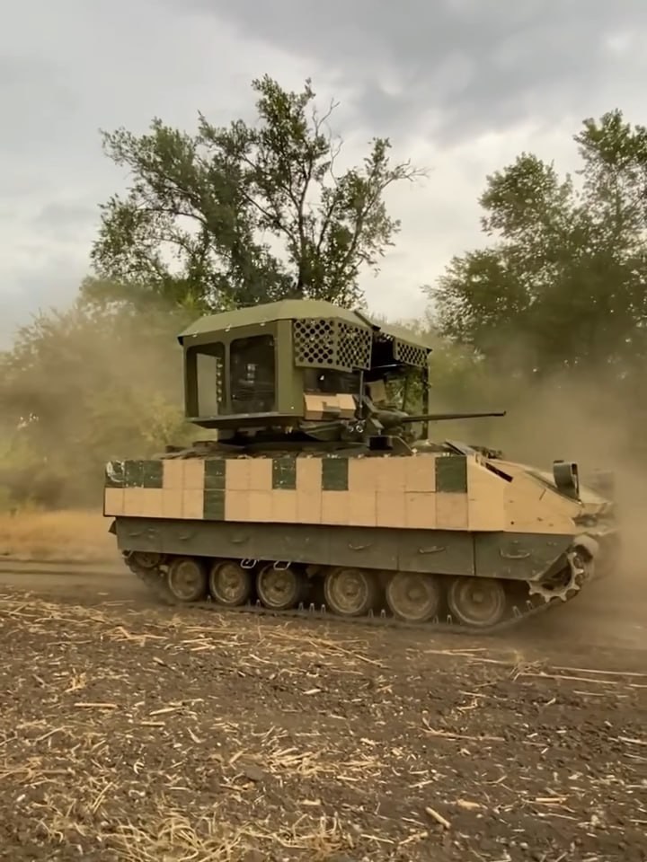 Ukrainian M2 "Bradley" IFV with an interesting anti-FPV structure.