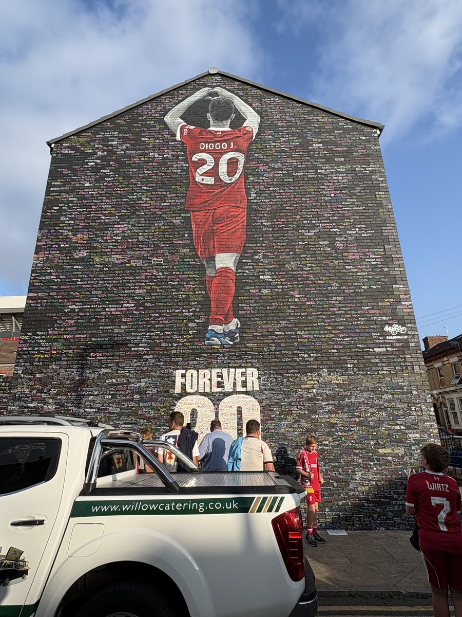 Anfield at its finest last night, very emotional for Diogo &amp; the last minute winners! That goal from Chiesa &amp; that song took the roof off! Been going the match 20+ years all the massive nights &amp; days but it always finds a way to surprise me this stadium! UP THE REDS!!!!!