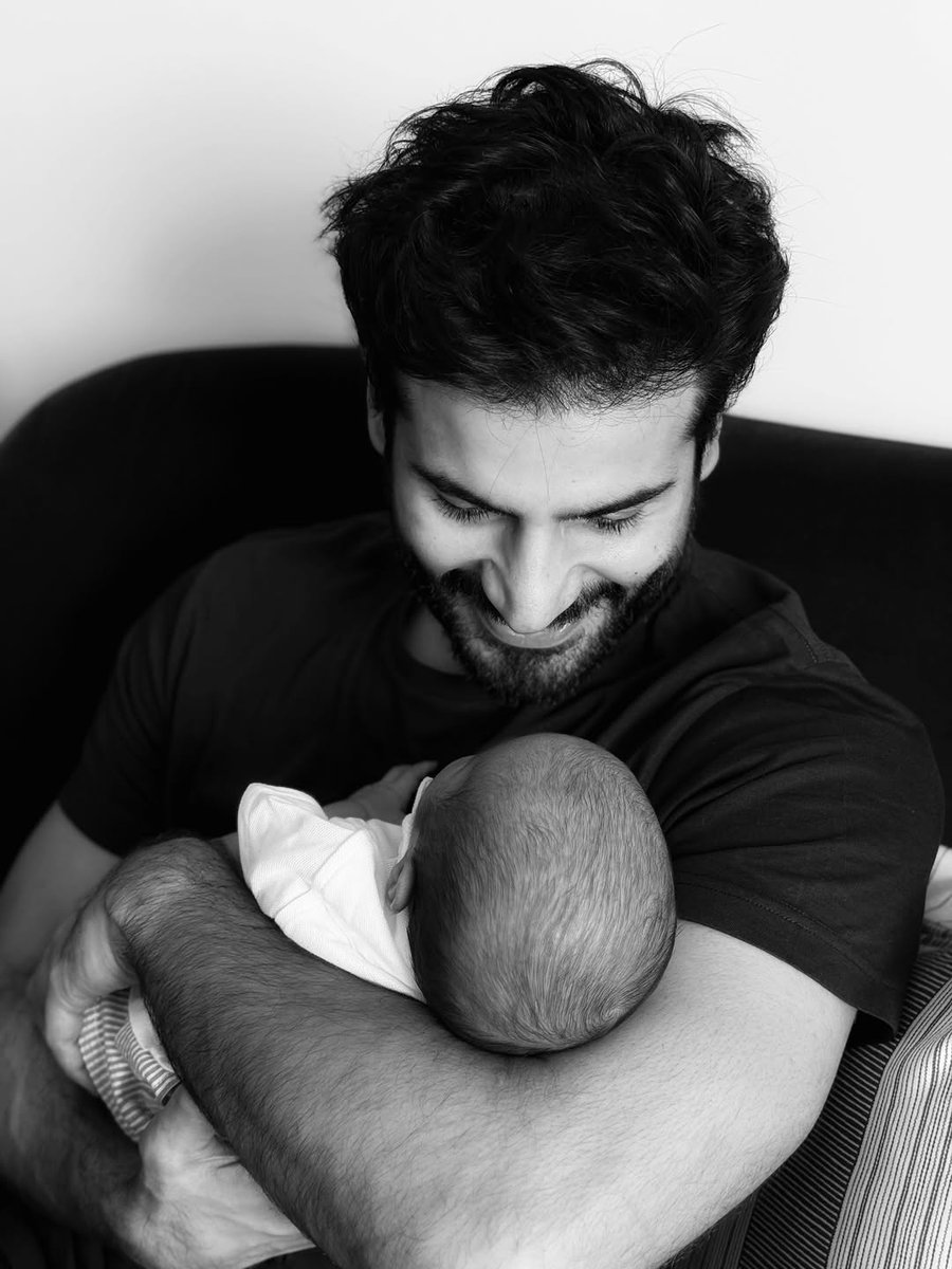 tellychakkar's tweet image. Cutest thing on the internet today: Karan Tacker with his nephew 🫶
#Karantacker #Newmamu