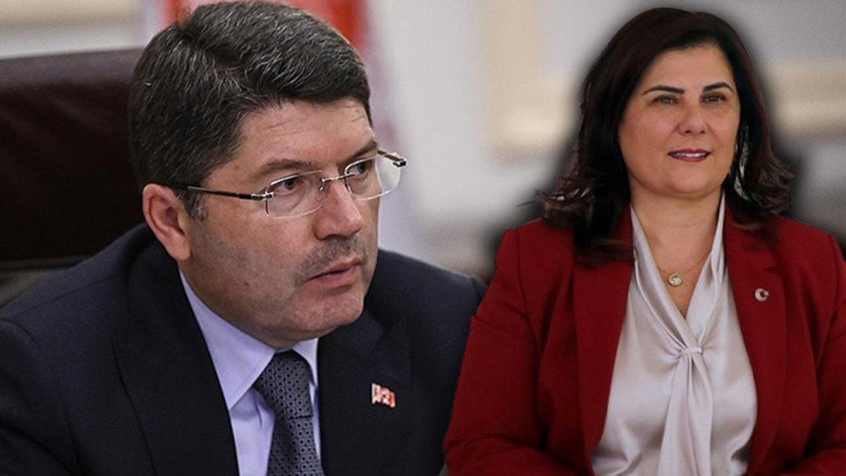 AKP'ye katılmıştı...

Özlem Çerçioğlu hakkında Adalet Bakanı'na 'gizli dosya' sunulmuş
cumhuriyet.com.tr/siyaset/akp-ye…