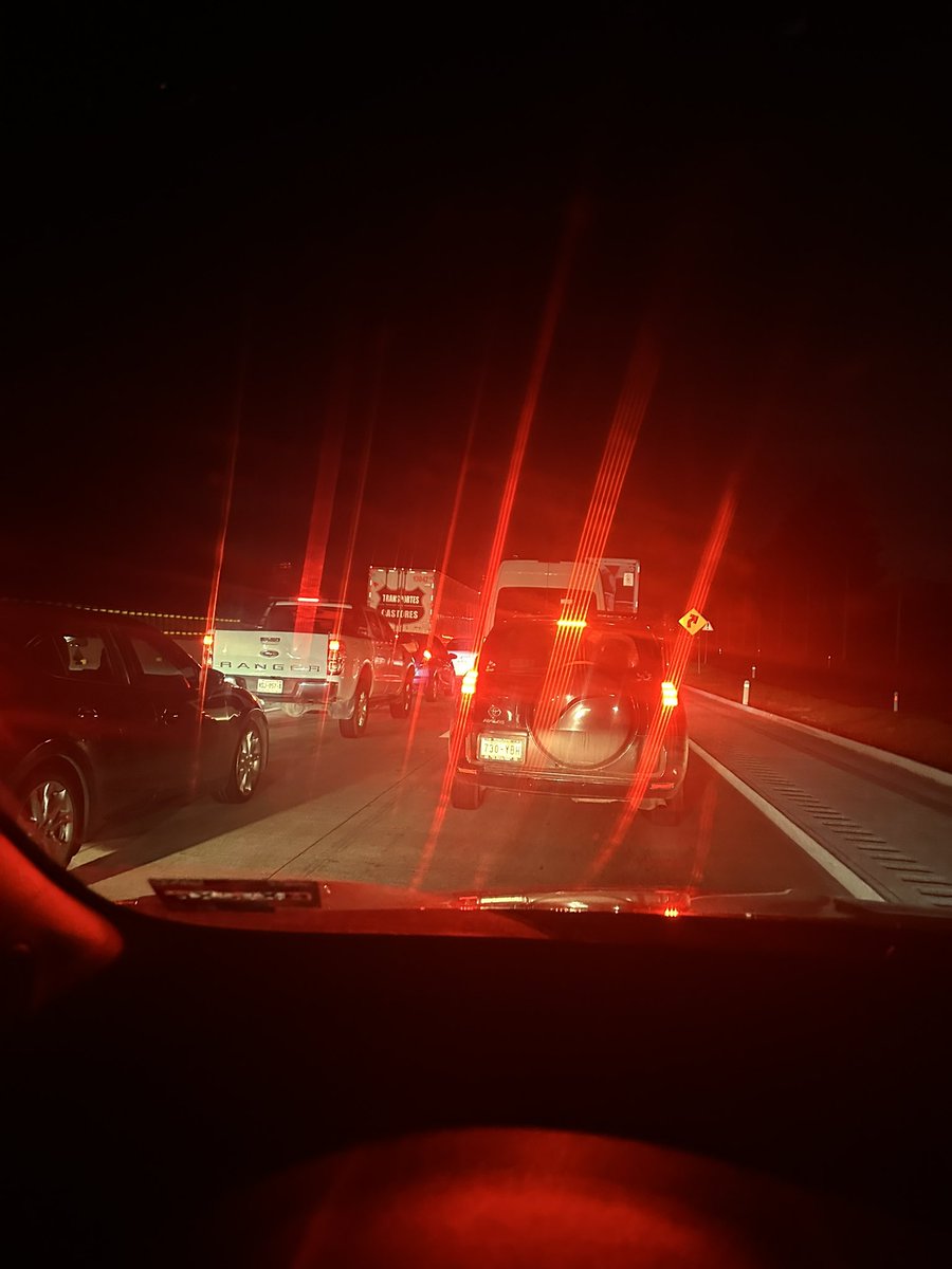 Karla Iberia Sánchez (@karlaiberia) on Twitter photo La negligencia de CAPUFE en el caso de la México-Puebla esta noche es digna de una destitución.
¿Porque permitieron que miles de autos avanzaran sin advertirles qué había un cierre, sin operativo, dejándolos atrapados en la zona más peligrosa de la carretera a su suerte? La negligencia de CAPUFE en el caso de la México-Puebla esta noche es digna de una destitución.
¿Porque permitieron que miles de autos avanzaran sin advertirles qué había un cierre, sin operativo, dejándolos atrapados en la zona más peligrosa de la carretera a su suerte?
