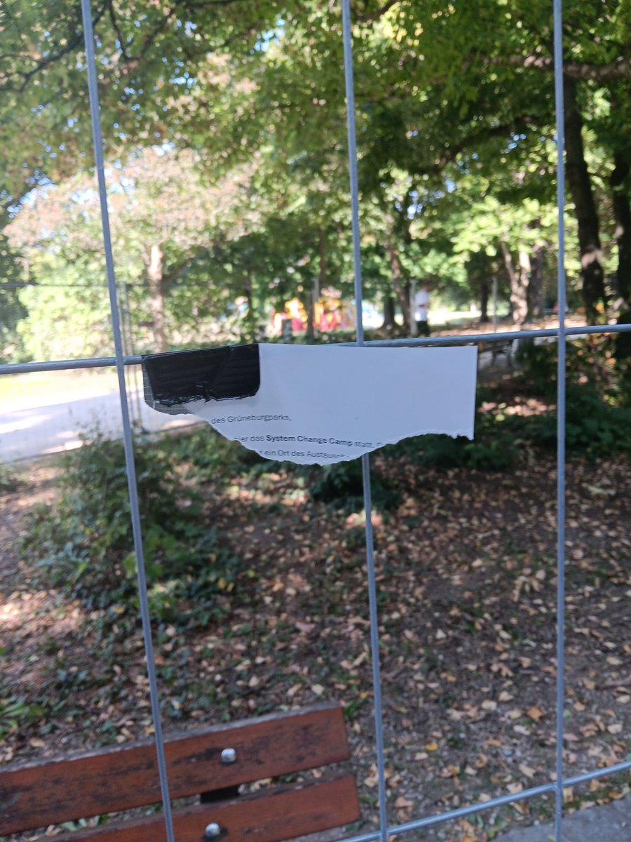 CTreulieb's tweet image. @savange99 Eure Plakate wurden wohl alle abgerissen. 
#changesystem-Camp