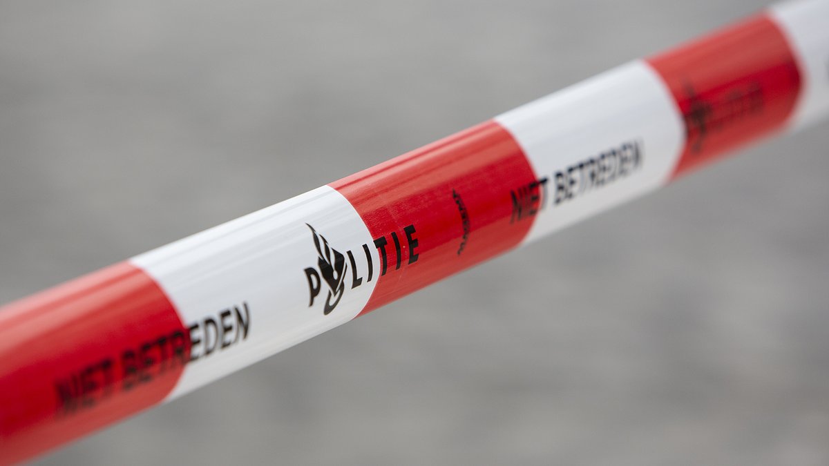 Vuurwerk en vloeistof gevonden op terrein in Breda