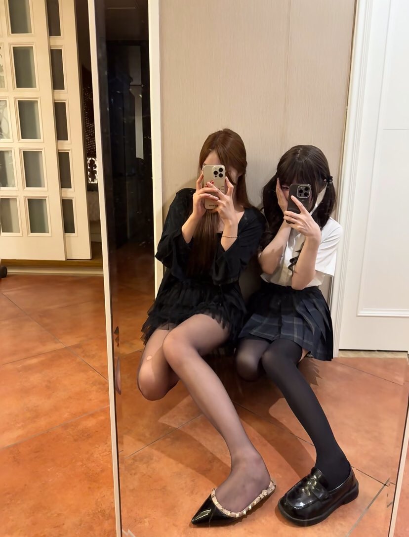 Pangpang123_'s tweet photo. 喜欢左还是右？ https://t.co/8ARHnYLNwz