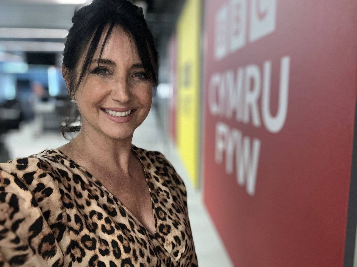 Morning lovelies! Back on your radio today from 12pm and as ever would ❤️ to know your good news from the past week? Let me know and I can give you a shout on <a href="/BBCRadioWales/">BBC Radio Wales</a>. You can listen and catch up on BBC Sounds too 🧡