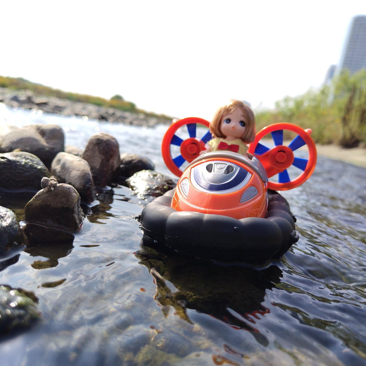 盆の送り火⛵️精霊流し😭
ラブリーが追いかけてます👧🍼だめだめ まだ帰っちゃダメ😭どうしても帰るの👼🪽次いつ来るの 約束してね🤗
見送りのオーバークラフト👋🏻バイバイじゃないからね
返信 大変遅くなりまして申し訳ございません👨🏻‍💻🥹