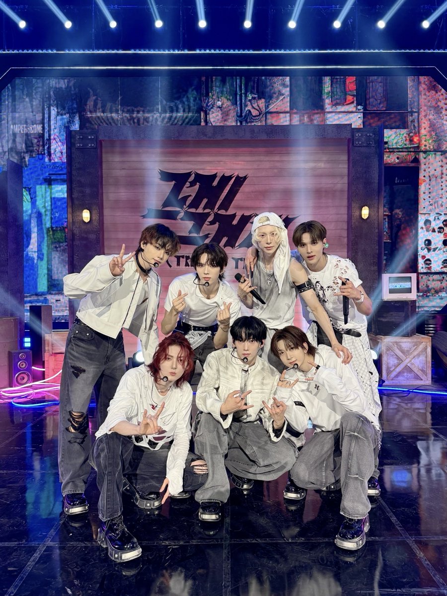 _AMPERSANDONE_'s tweet photo. [📸] 250816 MBC 쇼! 음악중심

오늘도 앤디어와 함께 달려가 Go crazy🏃🏃‍♀️🏃‍♂️

Together with ANDEAR again today — Go crazy! 🏃🏃‍♀️🏃‍♂️

#앰퍼샌드원 #AMPERSANDONE #LOUDANDPROUD #라우드앤프라우드 #그게그거지 #Thats_That https://t.co/4joZFGw1Cc
