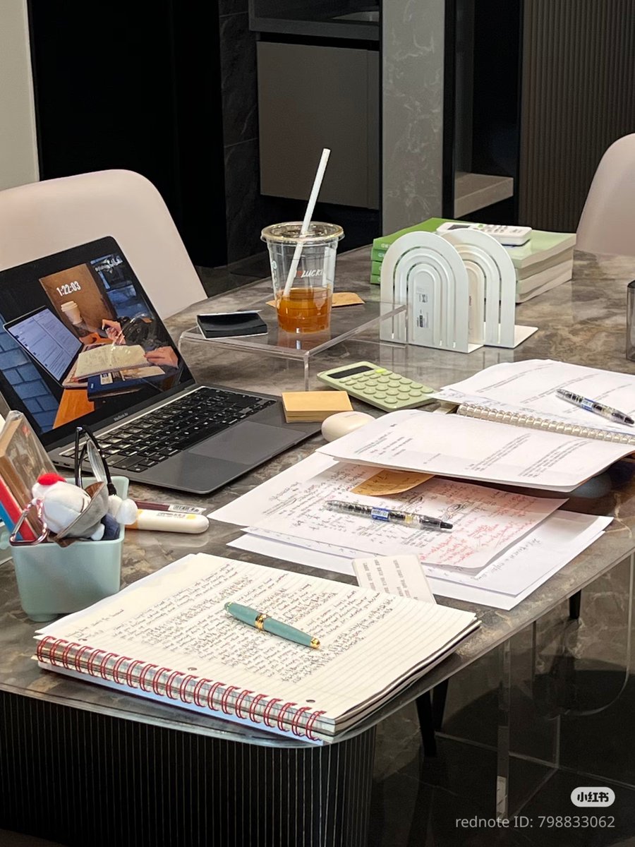 yoojinho_'s tweet image. Every time you procrastinate, you reinforce that behavior. You're training your brain to avoid hard things. Over time, this creates self-sabotaging identity.
#studytwt #studytwtph