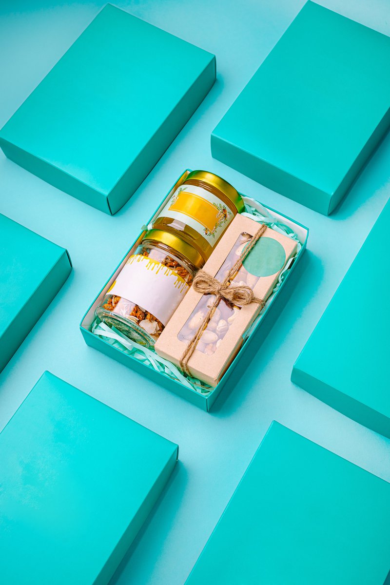 frescoesboxes's tweet image. Why depend only on Chawri Bazar Delhi?🚫
Luxury Diwali Gift Hamper Boxes with special inner arrangements direct from designer manufacturer – bulk supply for resellers, bakers &amp;amp; sweet shops in Hyd | Blr | Mumbai Call 9433156655
#DiwaliBoxes #WholesalePackaging #FestiveGifting #B2B