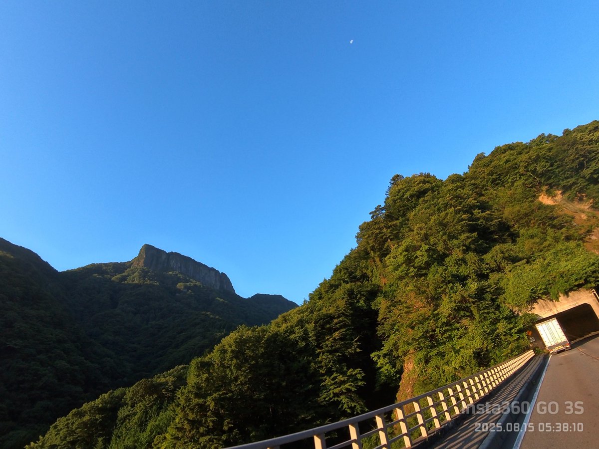 miwyi3's tweet photo. #insta360 #GO3S で撮った動画をPCに送って見てるんですけど、動画編集は今までやって来なかったので難しいですね。
ただ、静止画を切り出すだけでも「走行中に安全に写真を撮りたい」という目的は果たせそうです。 https://t.co/hdM9F2Fk3T