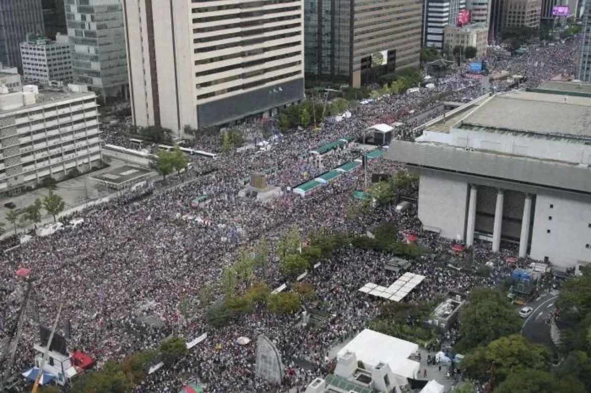 nmnmmmmnn's tweet photo. This is what Korea’s legacy media never shows—taken at Gwanghwamun on August 16, 2025
民心就是天心
(The will of the people is the will of Heaven)
#ChinaLee #fraudelection #Notmypresident
#CCPOUT
#ChinaisnotCCP
#Yoonistherealpresident
#Yoonagain
#Patriots
#Fight
@GordonGChang
@ColonelRETJohn2
@NewshamGrant
@DrTaraO
@MorseHTan
@SecRubio
@realDonaldTrump