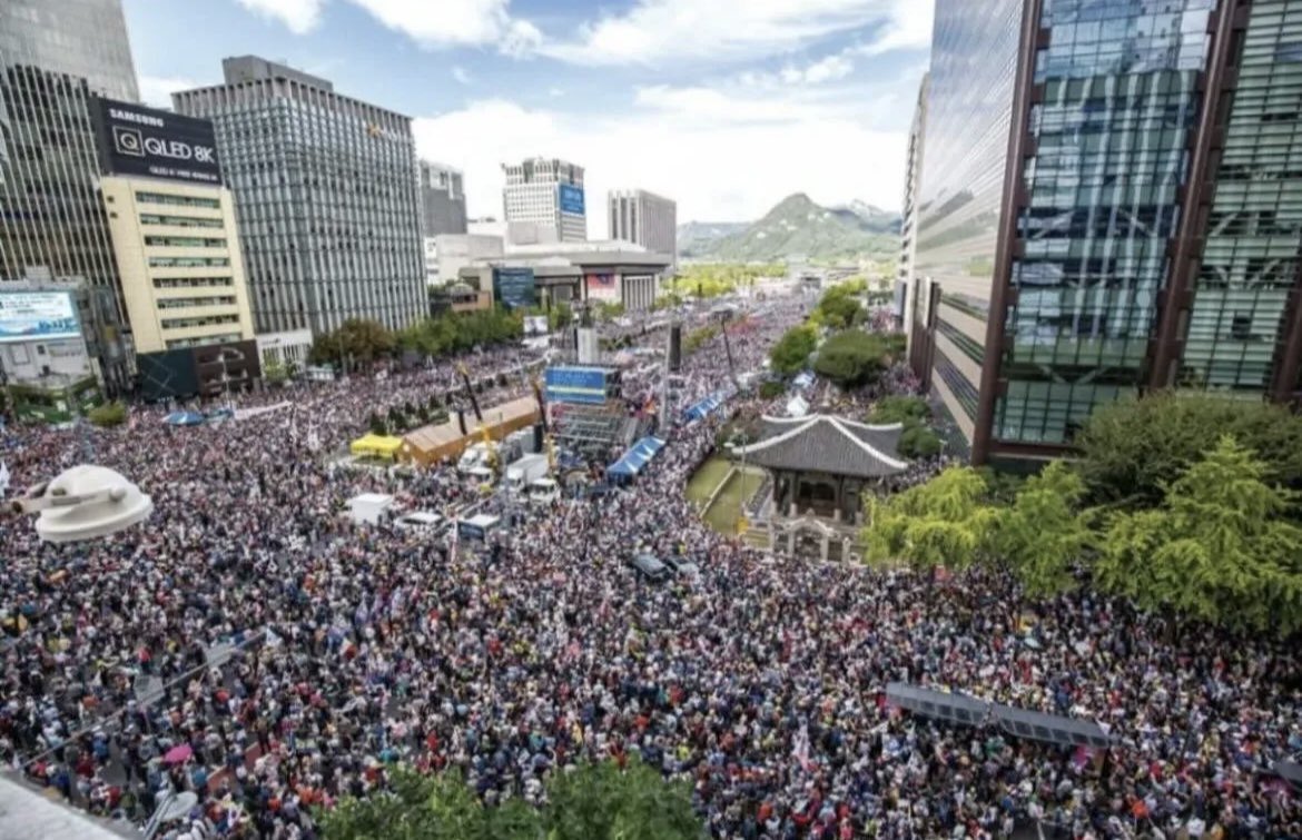 nmnmmmmnn's tweet photo. This is what Korea’s legacy media never shows—taken at Gwanghwamun on August 16, 2025
民心就是天心
(The will of the people is the will of Heaven)
#ChinaLee #fraudelection #Notmypresident
#CCPOUT
#ChinaisnotCCP
#Yoonistherealpresident
#Yoonagain
#Patriots
#Fight
@GordonGChang
@ColonelRETJohn2
@NewshamGrant
@DrTaraO
@MorseHTan
@SecRubio
@realDonaldTrump