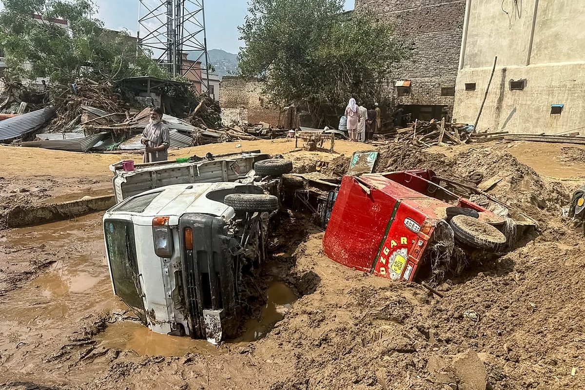 khan_ramman's tweet photo. The death toll from heavy monsoon rains that have triggered flash floods across northern Pakistan has risen to at least 321 people in the last 48 hours, disaster agencies said Saturday.
#ClimateChange #Buner #bunerflood #bunerfloods https://t.co/KKxvFzyKOR