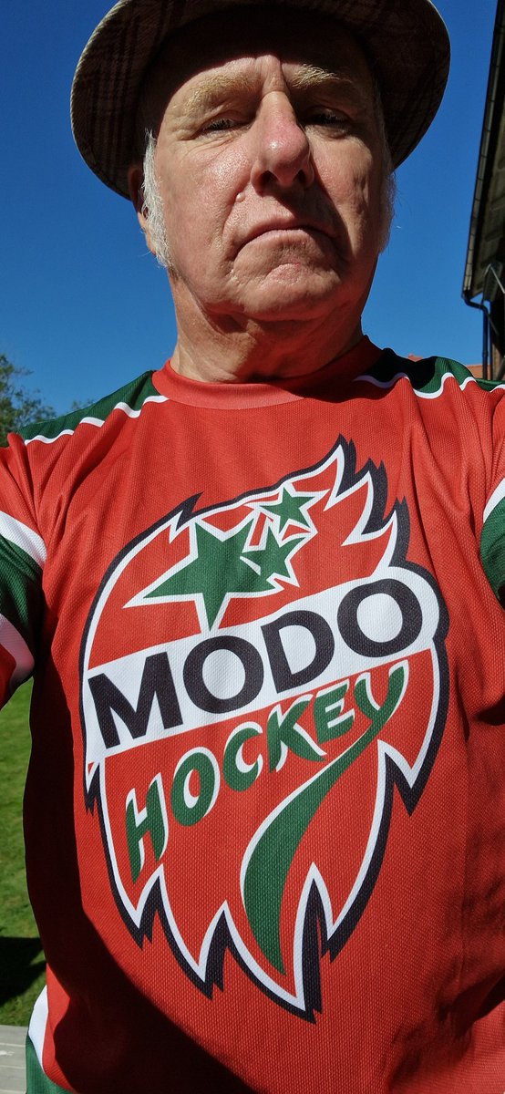TomasKerstis's tweet photo. Match tröja och Match tofflor på #TheOnlyTeamThatMatters ❤️🤍💚 https://t.co/eyGuA5jdmc