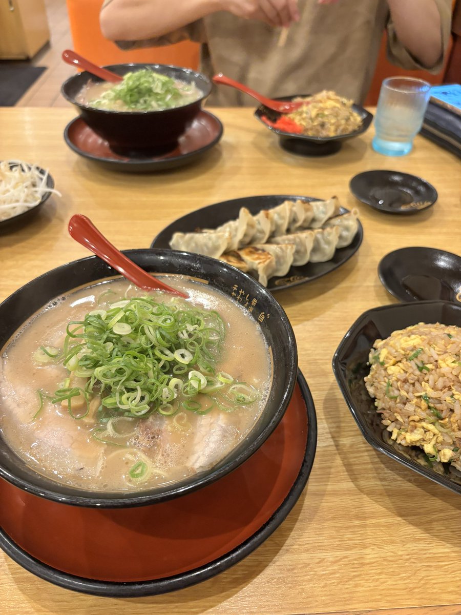 yuuui_game's tweet photo. 9連休も残す所あと2日になりました。
ほんで寿司たべすぎやろ https://t.co/kPrHOUWLUn
