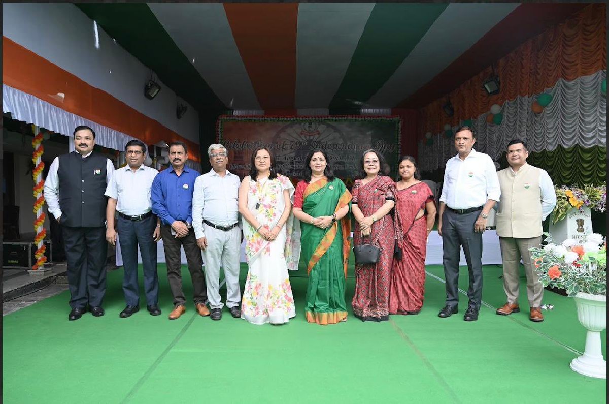 IncomeTaxWB's tweet photo. The 79th Independence Day celebrations at Aayakar Bhawan, Kolkata, were enriched by the enthusiastic participation of Senior Departmental Officers, Retired Officers, Chartered Accountants & Tax Practitioners. Their presence reflected the spirit of camaraderie & shared commitment to the Nation’s progress.
@PIB_India @PIBKolkata @PIBGangtok @IncomeTaxIndia @nsitharamanoffc @officeofPCM @FinMinIndia