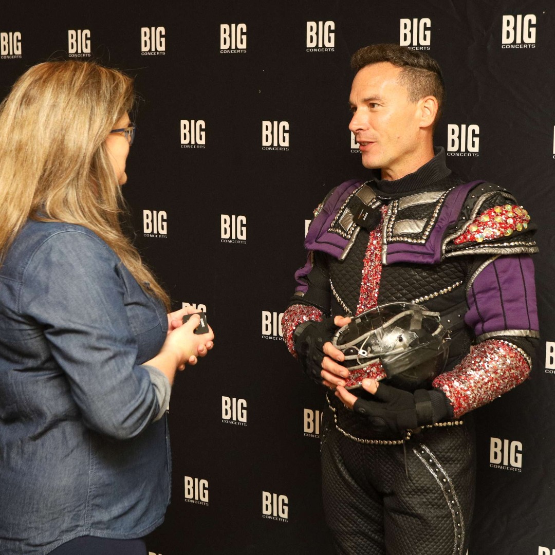 Backstage shenanigans before the standing ovations begin - Lord of the Dance knows how to keep it fun! 😄 👯

📸 Lance Peterson