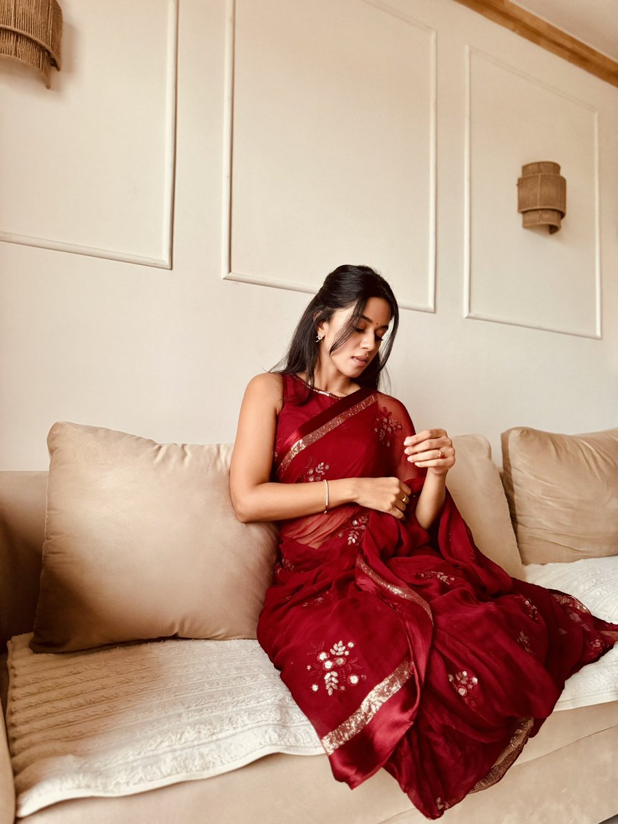 mirnaliniravi's tweet photo. Happy Krishna Janmashtami 🦚 https://t.co/8bPiUxxXwf
