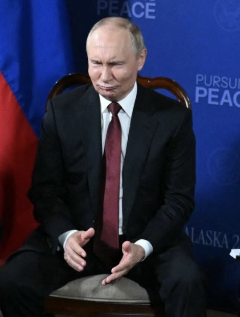 Seriously, what’s going on in this photo of the Russian delegation in Alaska? And why did <a href="/AFPphoto/">AFP Photo</a> decide to publish it? 🤣

#TrumpPutinSummit