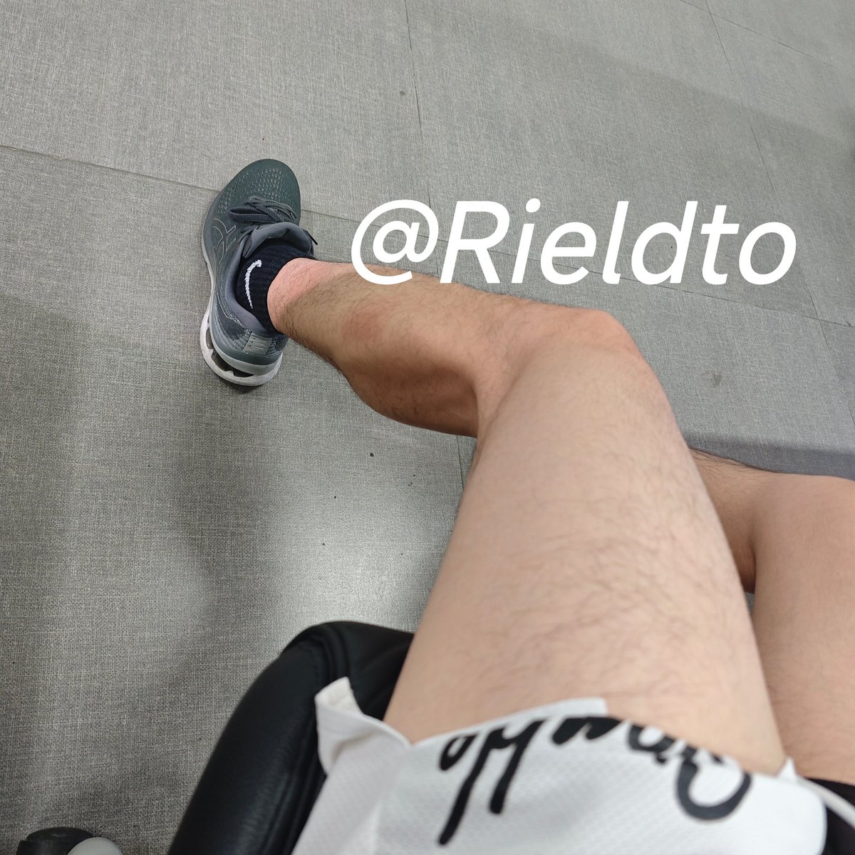 rieldto's tweet photo. 腿肌似乎有点发达。 https://t.co/jeBKyWiRXV