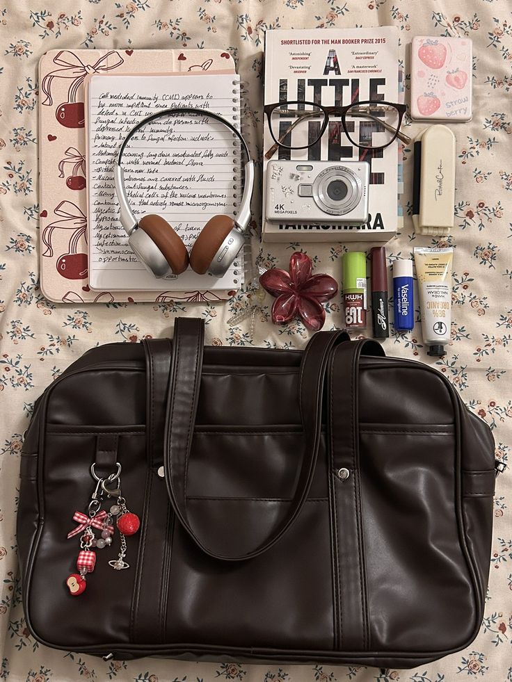 petalserene's tweet photo. What's in Your Bag?

An interactive thread https://t.co/JpprGJSs1p