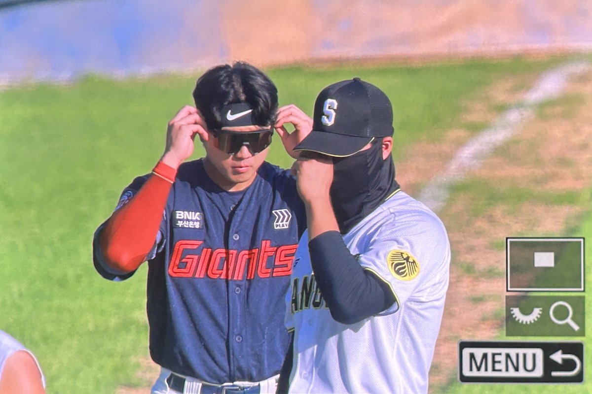 성빈이가 미르 선글라스 뽀려감 ㅎ