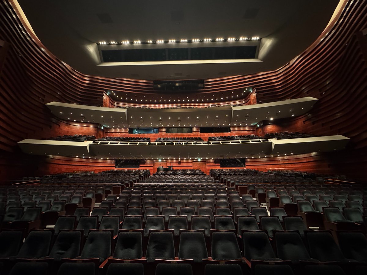 世田谷パブリックシアター】『みんな鳥になって』公式