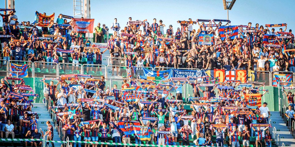 Hace 1184 días que no veíamos al <a href="/LevanteUD/">Levante UD</a> en primera .
Han sido 3 años duros hasta llegar aquí.
Hoy cientos de granotas estarán en Vitoria.
Buen viaje a todos los desplazados 
❤️🐸💙