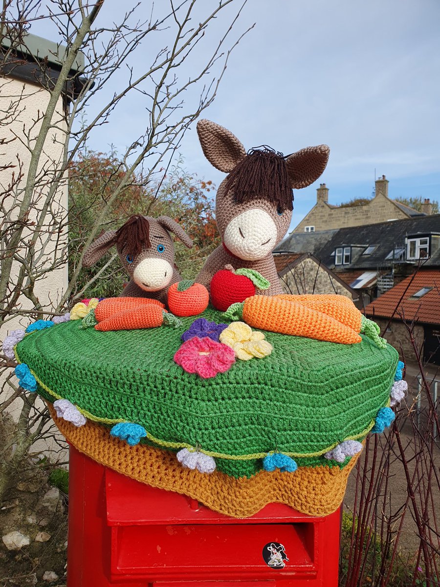 A lovely postbox topper at The Donkey Sanctuary, Sidmouth 📮
Happy #PostboxSaturday 📮