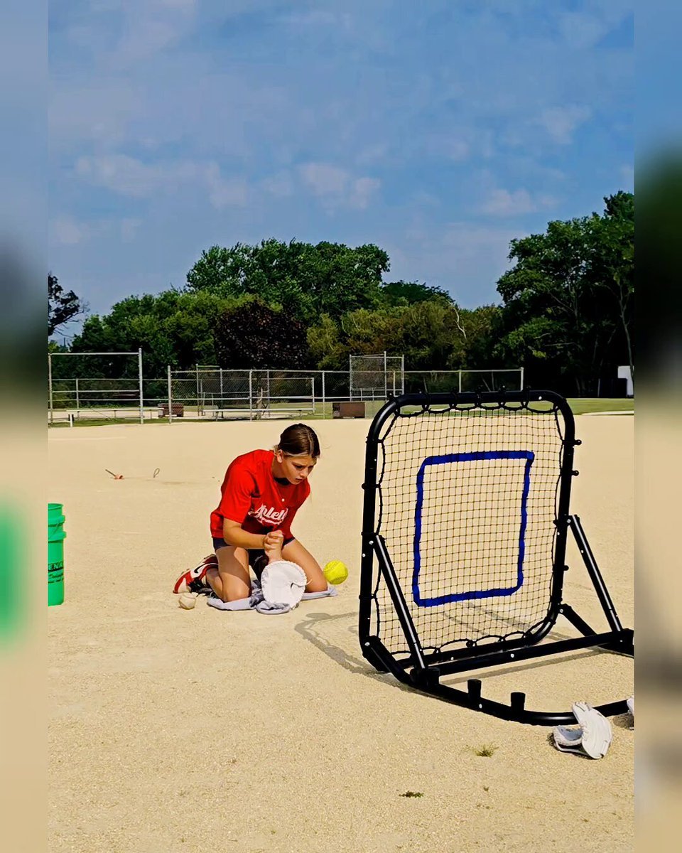 I'm so happy I was able to get work in virtually with <a href="/coach_steinman/">Coach Steinman</a> on Friday. 
Loved this workout moving through progressions I can incorporate into my daily work🤍.

@vallesports
Training gloves used: K47 &amp; Switch.

<a href="/Syco_Softball/">Spartan Softball</a>  <a href="/USASoftball/">USA Softball</a>  
 <a href="/ShowtimeSports1/">Showtime Sports</a>