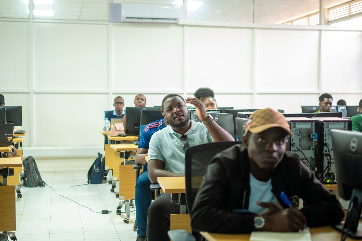 kyandaks's tweet image. Containerization session is ON 🚀
Our guest speaker, Maria Nanfuka is diving into getting started with containers: Docker, Kubernetes and Best Practices.
Session has technical demos as well as it is interactive with attendees asking questions on the go.

#KampalaDevopsCommunity