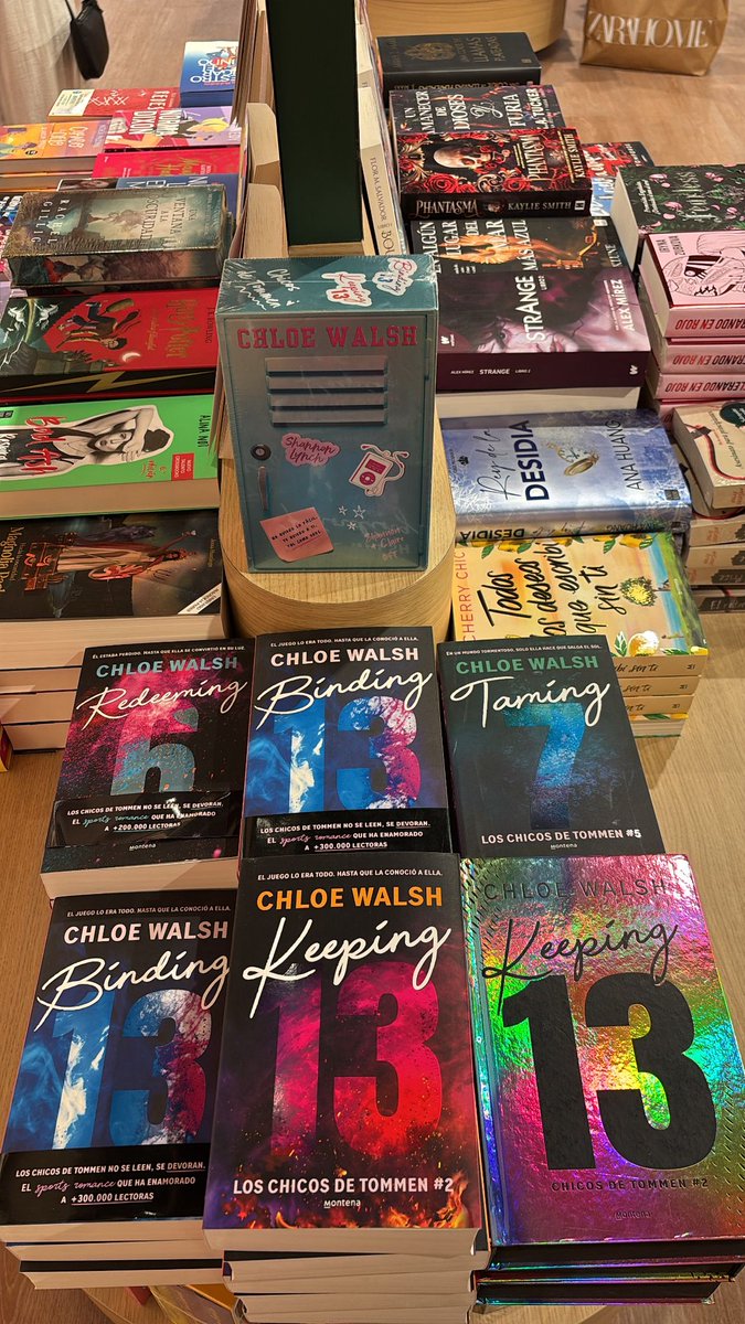 Casa del Libro (@casadellibro) on Twitter photo ¿Cuál es tu ranking de "Los chicos de Tommen"? 😍👇
La cabecera tan bonita que han hecho los libreros en nuestra librería de Almería📍 <a href="/TorrecardenasCC/">Centro Comercial Torrecárdenas</a> 💘 ¿Cuál es tu ranking de "Los chicos de Tommen"? 😍👇
La cabecera tan bonita que han hecho los libreros en nuestra librería de Almería📍 <a href="/TorrecardenasCC/">Centro Comercial Torrecárdenas</a> 💘