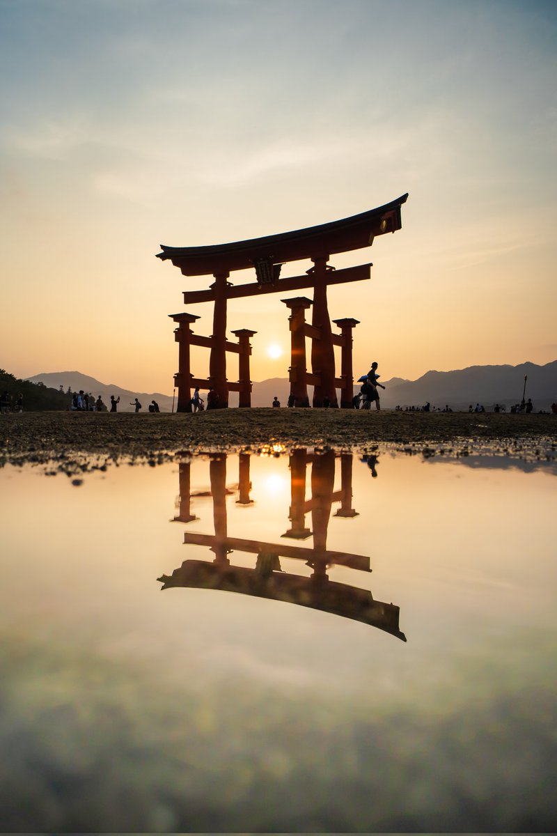 Fu_photograph's tweet photo. 夕暮れの厳島神社が言葉にできないほどの美しさでした https://t.co/eB2FOJZt51
