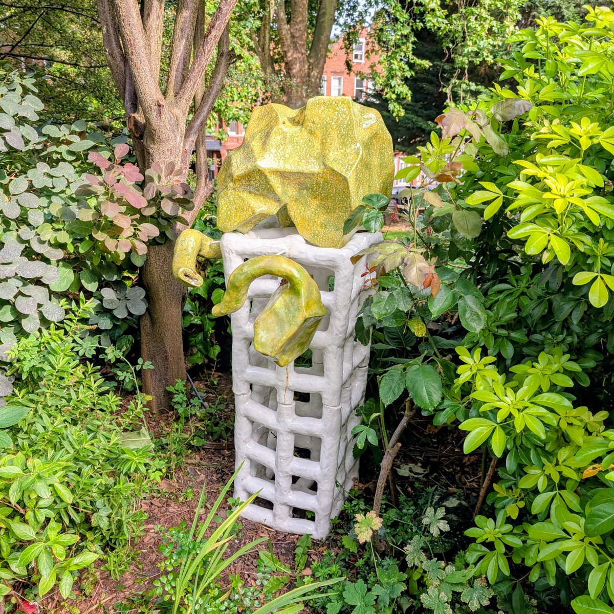 One of my #TopPicks for @WorldOfFad, Royal Society of Sculptors Summer show at Burgh House until 21st September. Free to visit &gt;&gt; fadmagazine.com/2025/08/09/the… #LondonArtCritic #LondonExhibitions